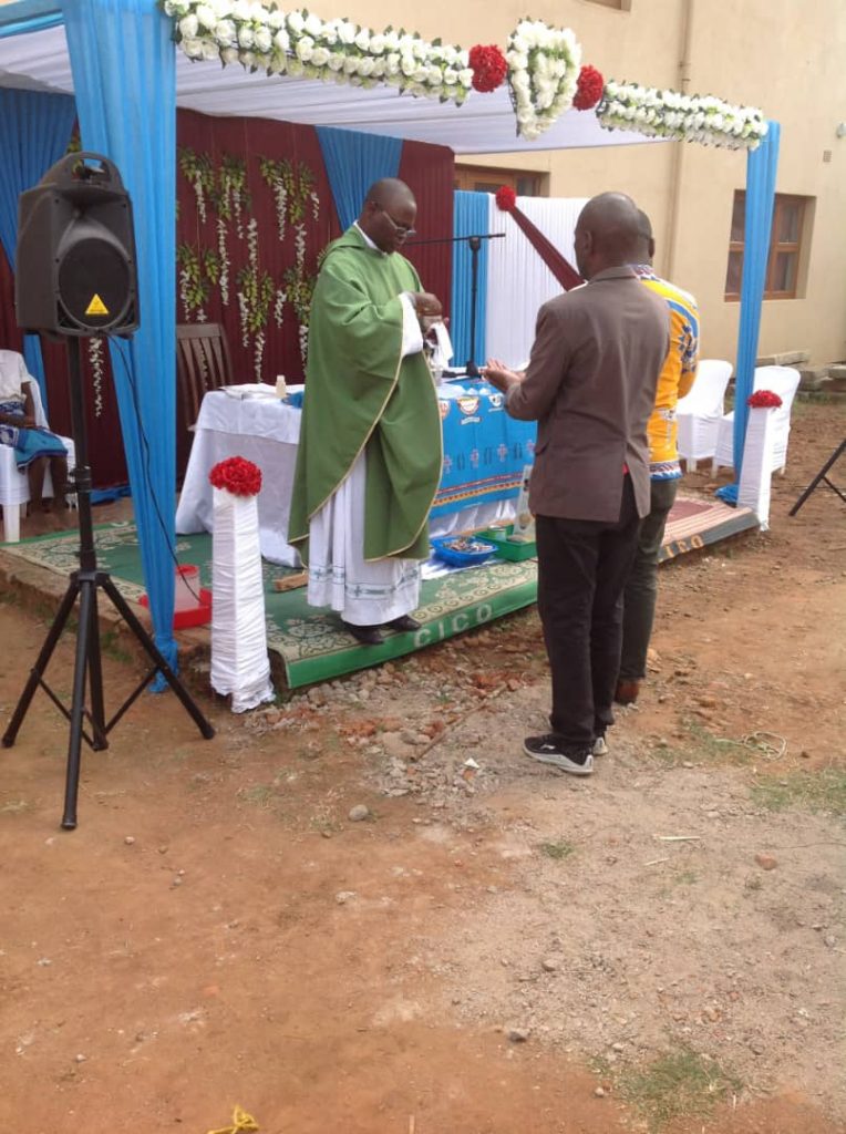 Father Joseph Sikwese distributing Holy Communion 