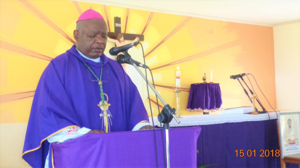 Picture of Bishop Mtumbuka leads the faithful in celebrating the life of Bishop Zuza