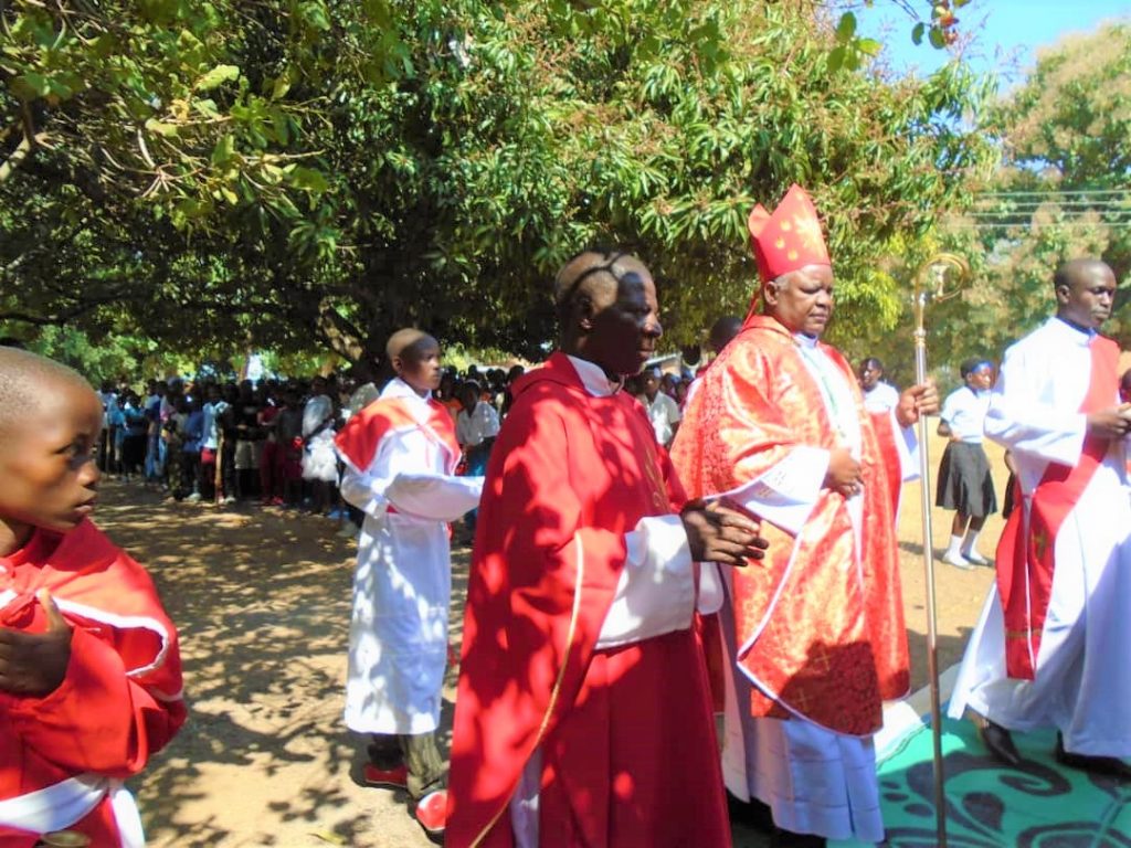 Entrance Procession: Bishop Mtumbuka and Father Laurent Dziko (Parish Priest of Kasantha)