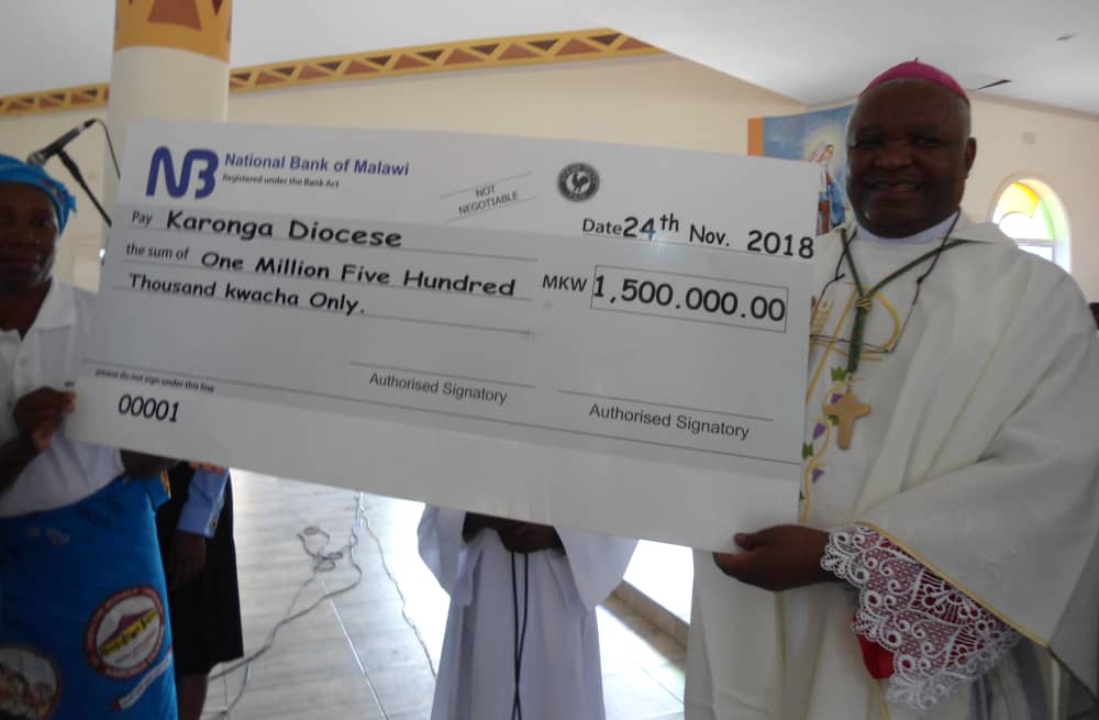 Karonga Diocese Affiliates Blantyre Chapter present a dummy cheque to Bishop Mtumbuka