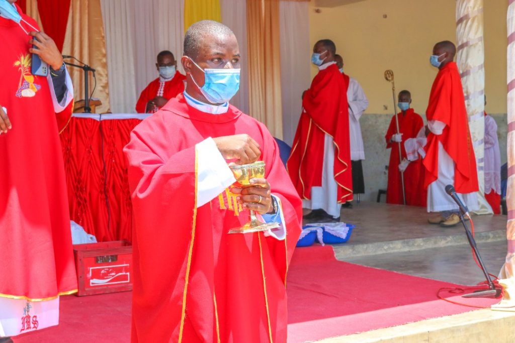 Father Erick Nyondo: Newly ordained priest distributing Holy Communion